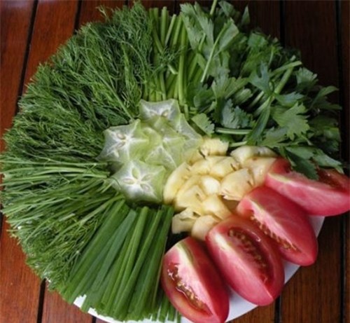 Công dụng chữa bệnh tuyệt vời của 13 loại rau thơm thường ăn