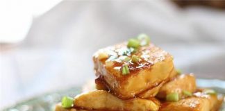 Bữa tối ngon cơm với món đậu phụ om trứng xì dầu