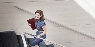 Đôi chân thon dài hơn bằng 3 cách đơn giản