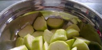 Canh mướp nấu nấm mát bổ cho ngày hè