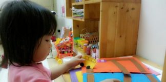 Mẹ khéo tay khâu vá học cách làm sách vải cho bé học giỏi