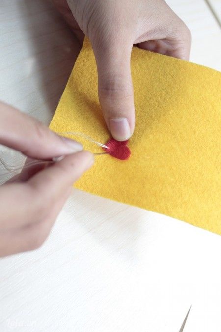 Cách làm bao điện thoại handmade từ vải dạ