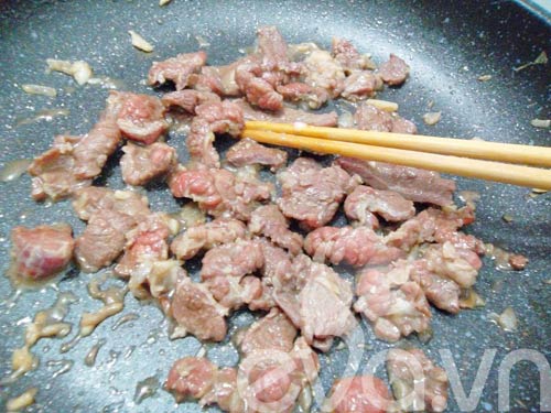 Cách làm thịt bò xào nấm ấm nồng cả bữa ăn