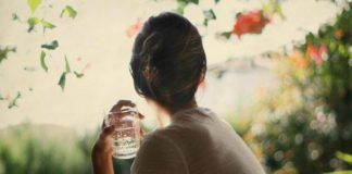 Nửa đêm chết lặng vì phát hiện được bí mật chồng giấu kín