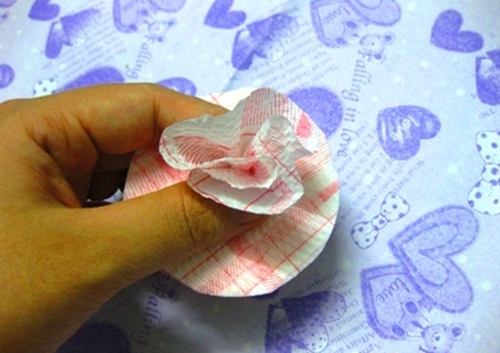 Hướng dẫn cách làm hoa giấy xinh từ giấy ăn