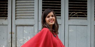 Áo khoác cape ấn tượng 'đón đông'