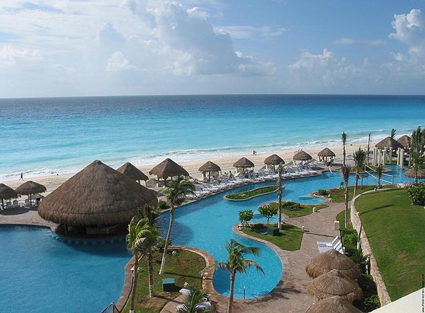 Mê mẩn sắc màu lam ngọc trên biển Cancun