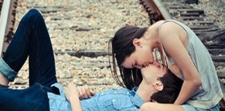 Chồng không lãng mạn vì... ít hôn?