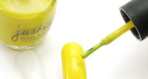 Hướng dẫn cách vẽ móng tay họa tiết cỏ bốn lá may mắn