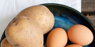 Làm trứng rán kiểu Tây Ban Nha thơm lừng