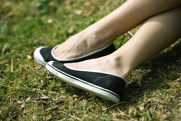 Cách bảo vệ bàn chân trước sự đe dọa của giày dép
