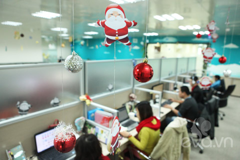 Những văn phòng trang trí Noel ấn tượng nhất Hà Nội