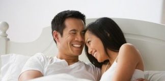 5 bí quyết khiến chồng mê mệt mà bạn nên học từ ‘gái hư’