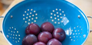 Ngất ngây với món thịt vịt áp chảo rưới sốt mận