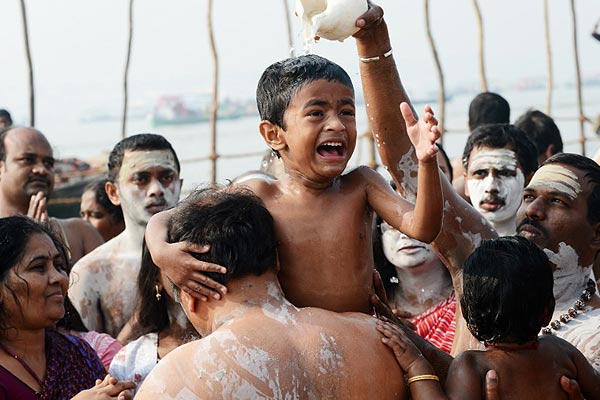Đầu năm qua Ấn Độ xem lễ hội những dòng sông