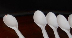 Cách làm hoa giả cực lung linh chỉ từ thìa nhựa cũ