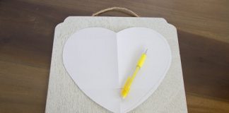 Cách làm quà Valentine tặng bạn gái hình trái tim nồng ấm