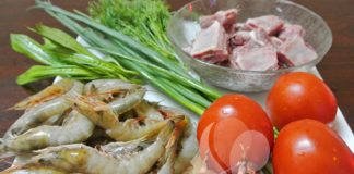 Làm bún tôm đãi cả nhà bữa sáng