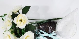 Cách cắm hoa với cafe vừa đẹp vừa giúp khử mùi tốt