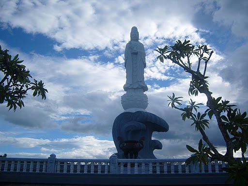 Đến chùa Trúc Lâm ngắm tượng Quan Âm 10 tấn