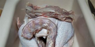 Cách làm gà tây đút lò cho bữa tiệc Giáng sinh ấm áp