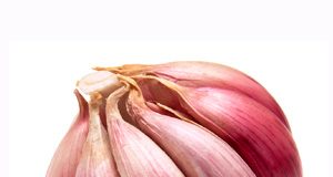 Tỏi cản trở gan sản sinh ra cholesterol