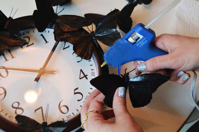 Đồng hồ treo tường với đàn bướm bay tuyệt xinh