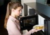 6 hệ lụy sức khỏe khi dùng lò vi sóng không đúng cách