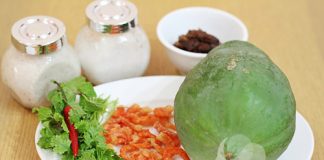 Cách làm nộm đu đủ tôm khô lạ miệng