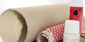 Làm giá đựng đồ từ lõi giấy vệ sinh - 1