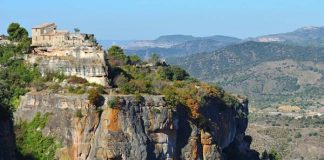 Say đắm vẻ đẹp những ngôi làng Địa Trung Hải