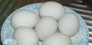 Thịt heo quay kho trứng cho bữa cơm đậm đà