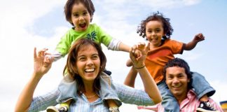 6 thử thách của cặp đôi "phi công trẻ lái máy bay bà già"