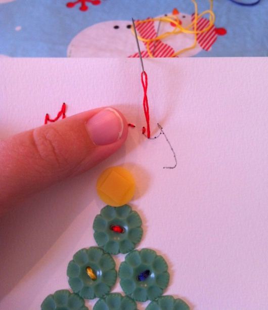 Cách làm thiệp Giáng sinh từ cúc áo