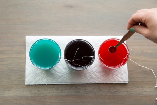 Đố bạn biết cách làm vòng tay handmade từ dây dù?