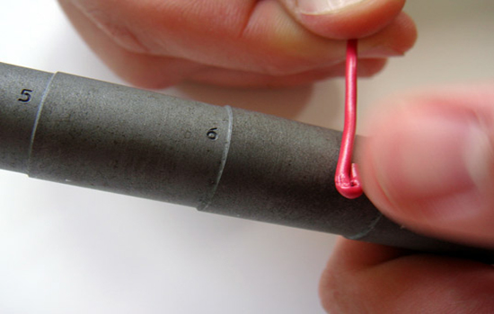 Hướng dẫn làm ‘nhẫn dây điện’ có 1-0-2