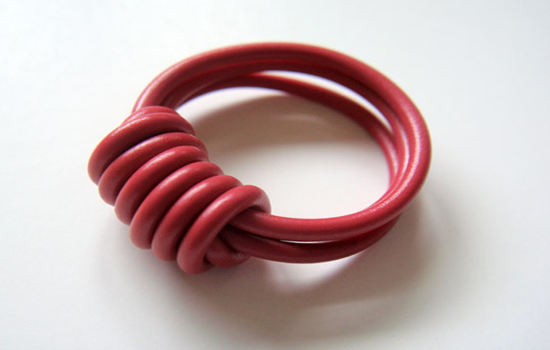 Hướng dẫn làm ‘nhẫn dây điện’ có 1-0-2