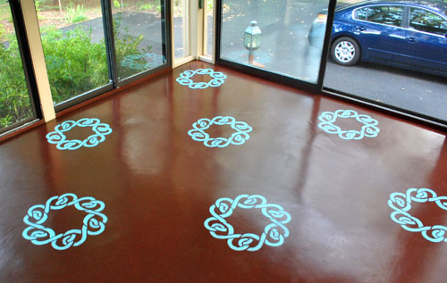 Cách thêm họa tiết ấn tượng cho sàn nhà từ sơn