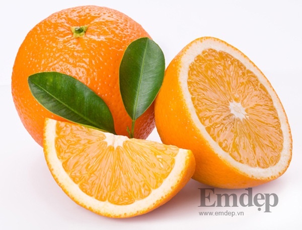 Nước cam không chỉ để uống mà còn dưỡng ẩm da
