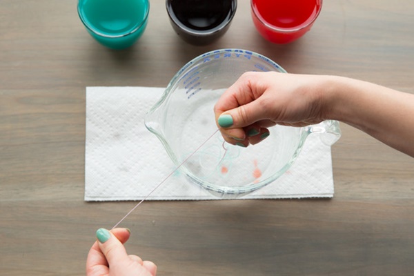 Đố bạn biết cách làm vòng tay handmade từ dây dù?