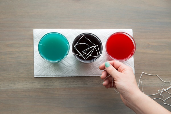 Đố bạn biết cách làm vòng tay handmade từ dây dù?