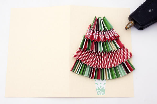 Làm thiệp cây thông Noel bằng cách xếp giấy dễ không tưởng