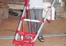 Máy nhổ lạc và hạt tiêu của nông dân học hết lớp 7