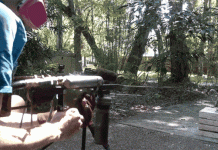 Thay vì bắn nước, anh chàng này chế ra khẩu súng bắn kim loại nóng chảy