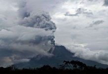 Núi lửa Indonesia lại cựa mình Núi lửa Indonesia lại cựa mình