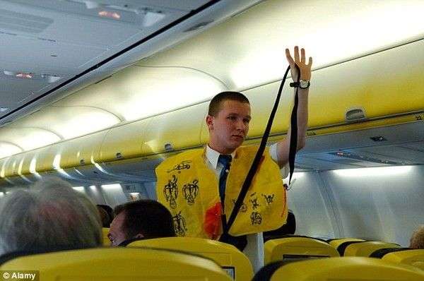 Hành động nào khiến bạn bị phạt khi đi máy bay?