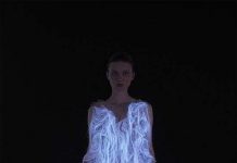 Chiếc váy tự vặn xoắn, phát sáng khi có người nhìn