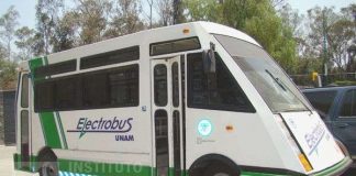 Xe buýt điện điều khiển qua ăngten