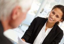 Phụ nữ hấp dẫn dễ tìm việc hơn