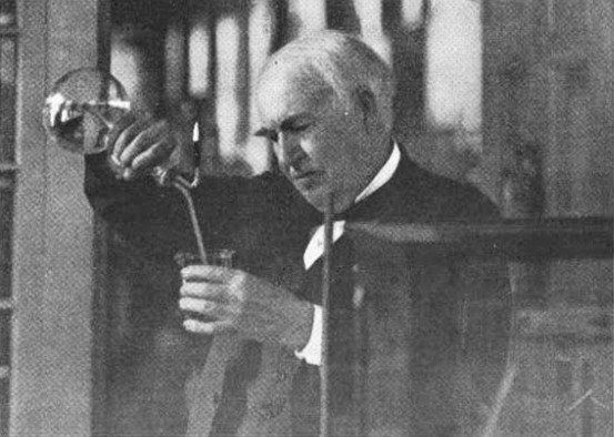 Phát minh điện thoại trò chuyện với hồn ma của Thomas Edison